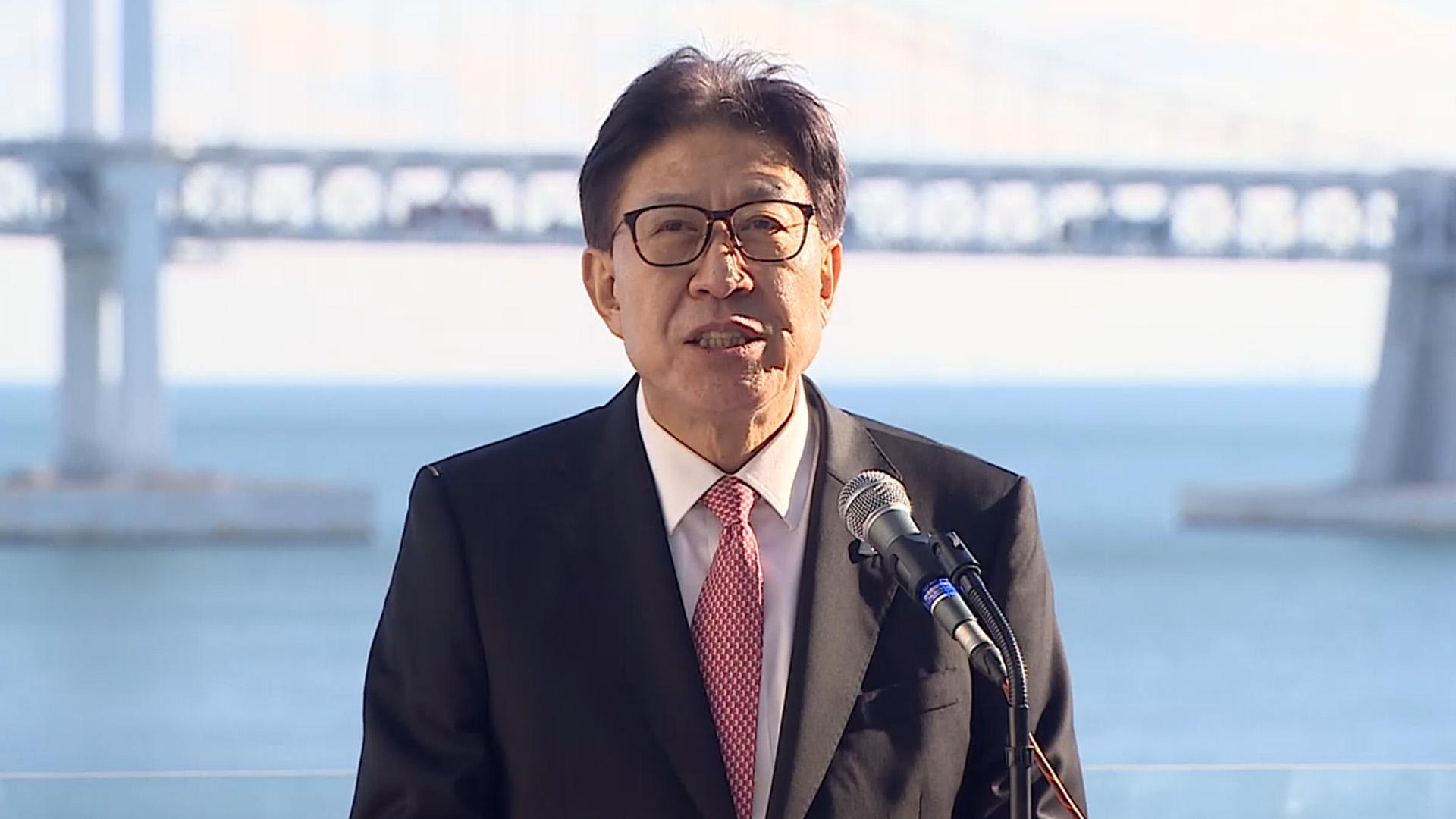 온라인카지노 커뮤니티 행사 두 차례 영상축사 박형준…"관례에 따라"