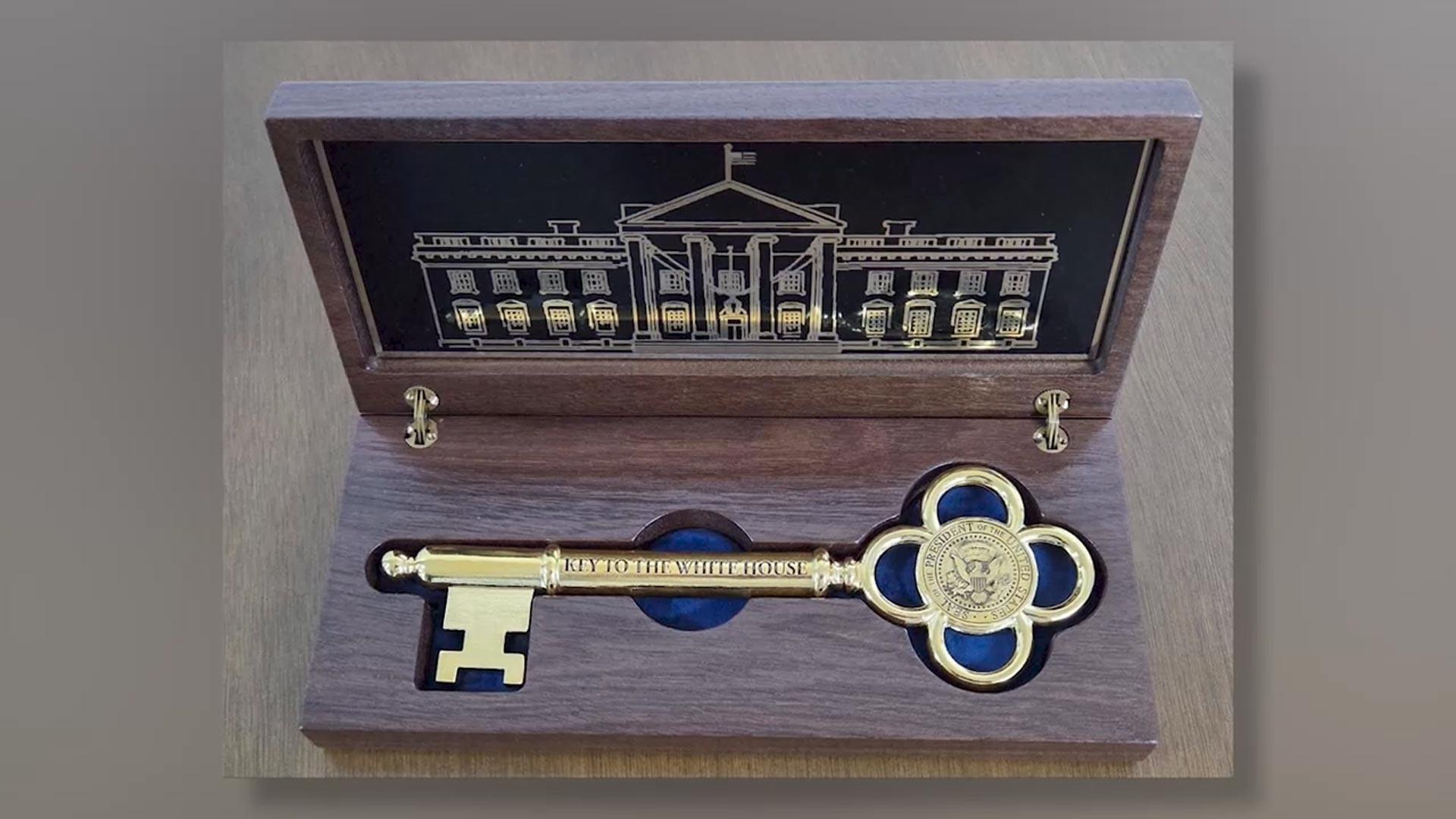 트럼프, 이 온라인카지노 벳위즈에 '백악관 황금열쇠' 선물