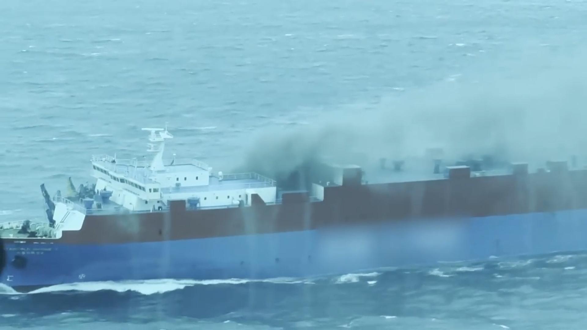 제주~목포 화물선 선내 차량 화재…4명 연기흡입