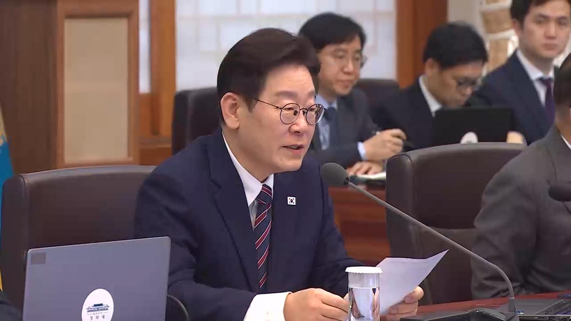 "'등골 브레이커' 교복값 대책 마련"…이 대통령, 탈모 치료도 언급