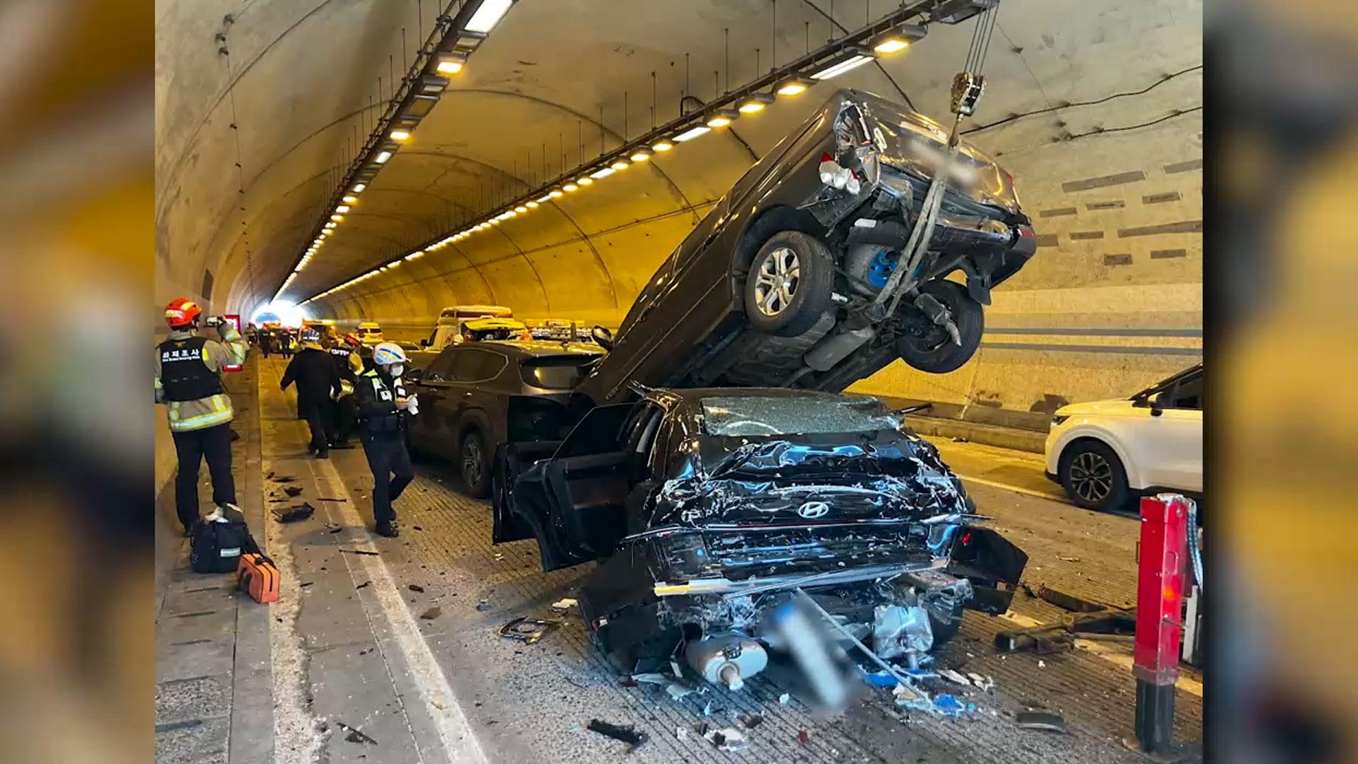 순천완주고속도로 다중 추돌 사고…3명 중경상