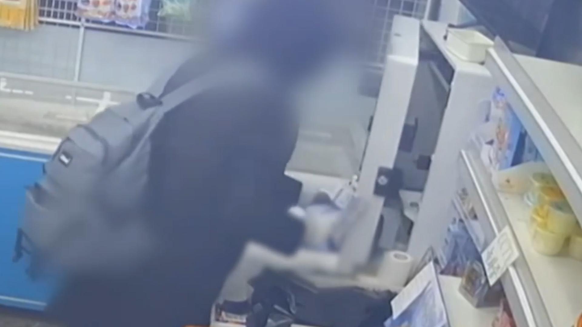 [단독] 30초만에 현금만 '쓱'…무인편의점 털이범 덜미