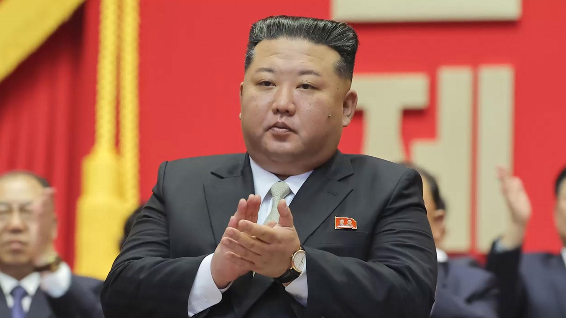 북 "천하제일 위인"…김정은 독자 <em class='find'>우상화</em> 박차