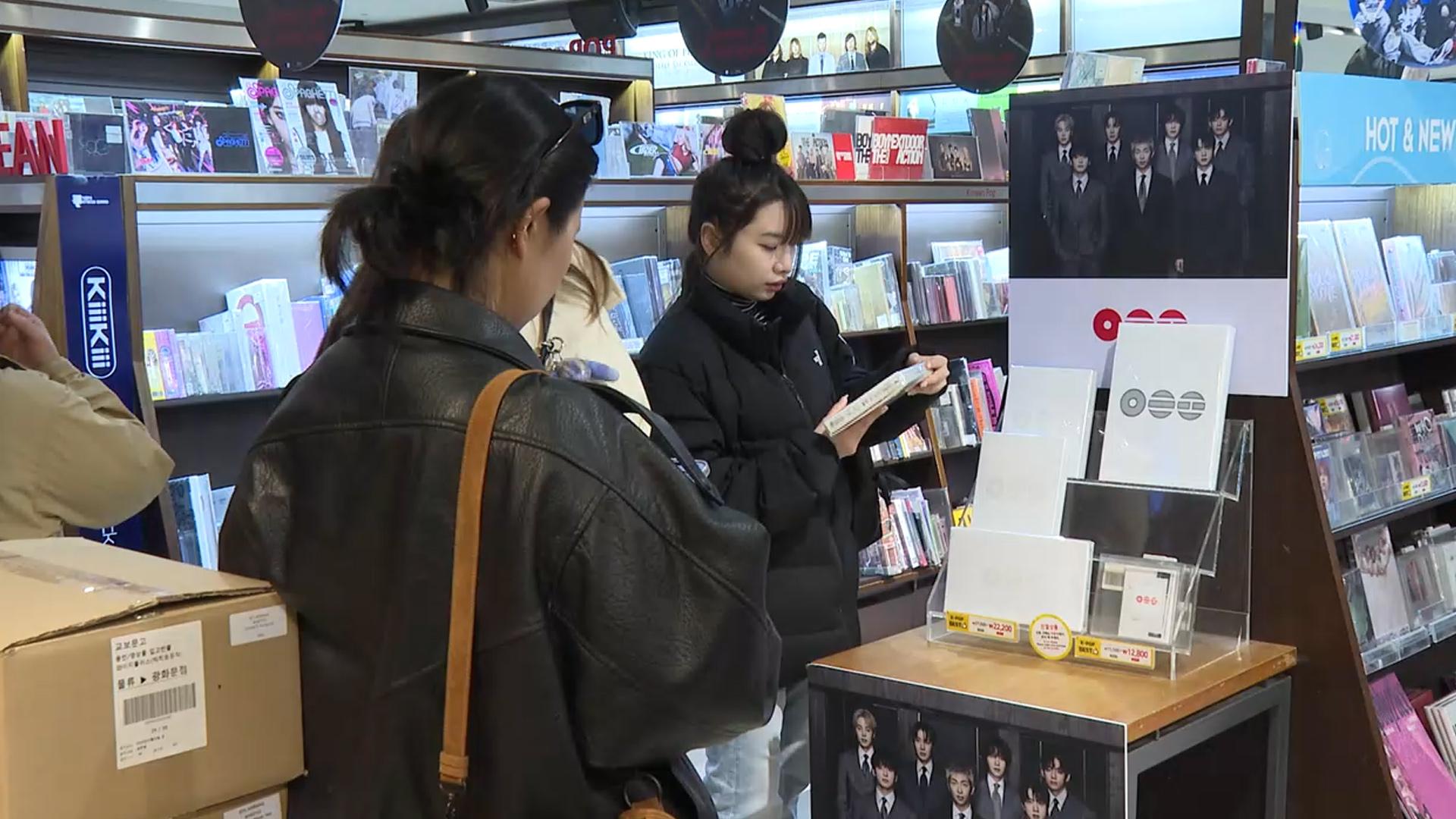 BTS '아리랑' 398만 장 팔렸다…차트 장악