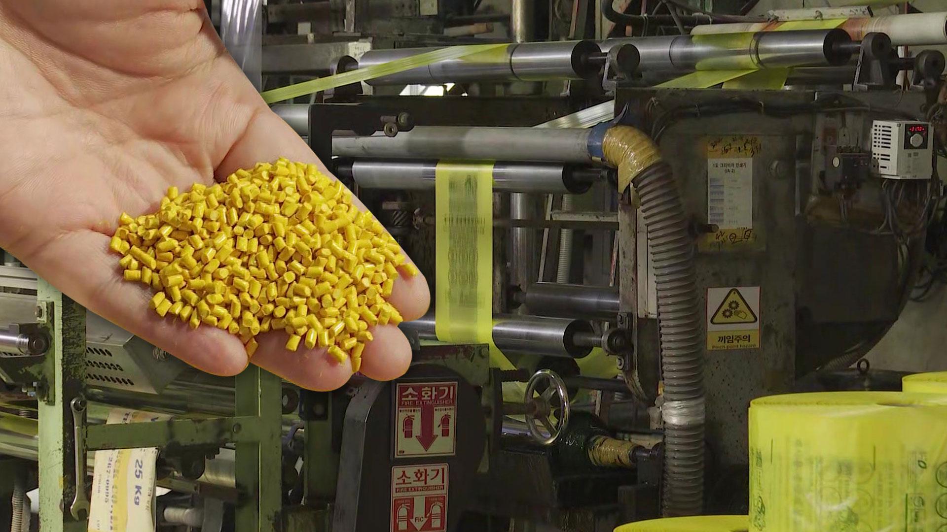 "공장 문 닫을 판"…원재료 고갈에 비닐업계 울상