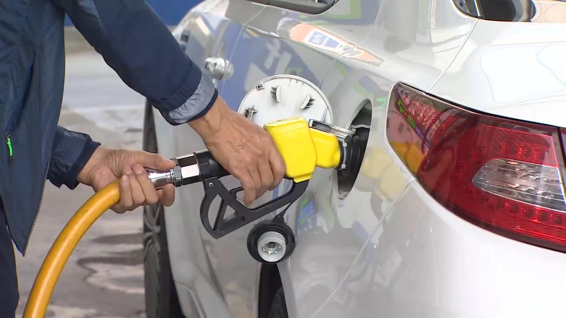 전국 휘발윳값 1,990원대로…경유 1,984원