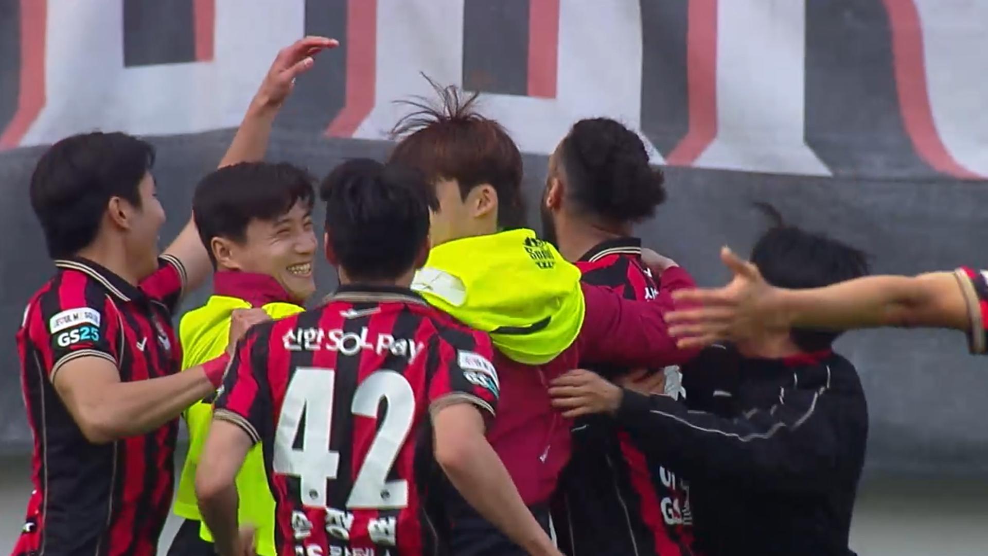 지지 않는 서울, 전북 제압…개막 6경기 무패행진