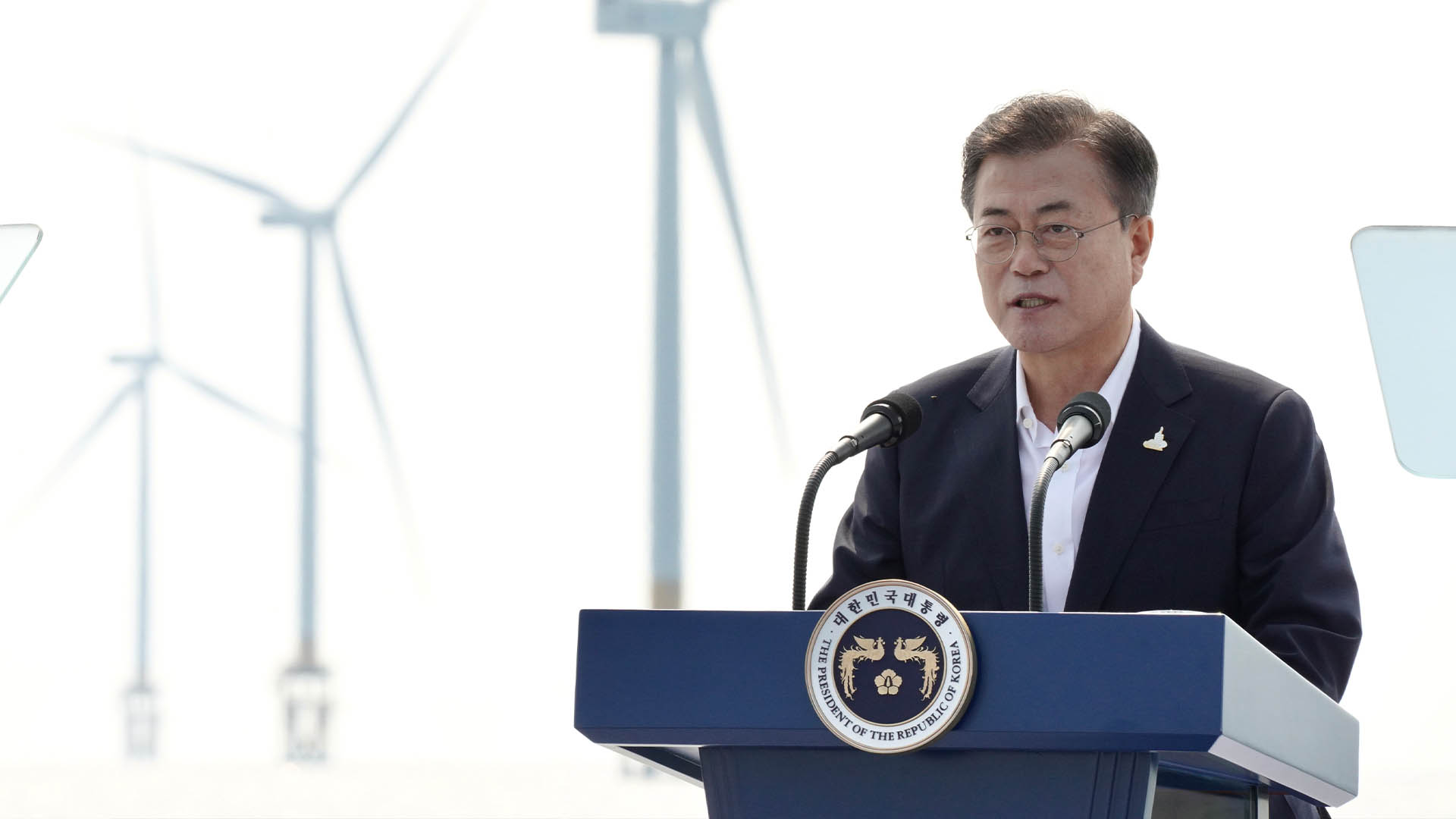 문대통령, 그린뉴딜 첫 현장행보…"해상풍력 5대 강국으로"