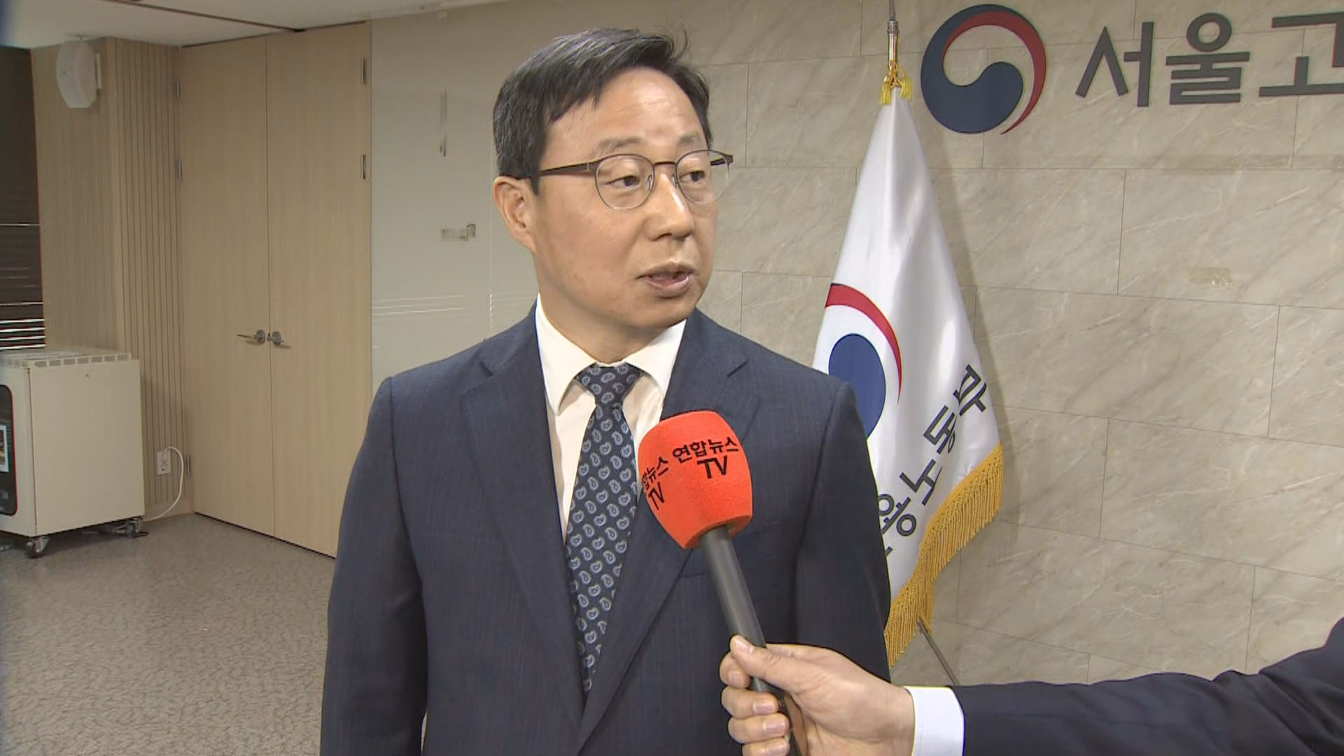 [출근길 인터뷰] 무급휴직 <em class='find'온라인 카지노 불법</em 등 고용부, 코로나 대응 전략