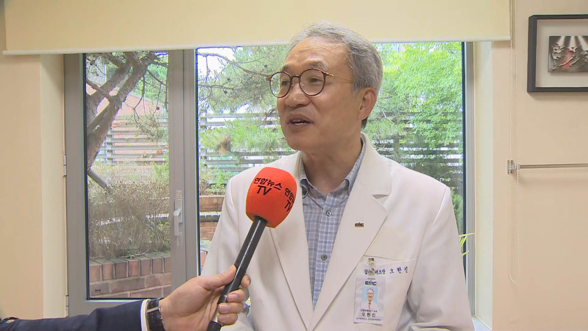 [출근길 인터뷰] '학교 내 <em class='find'감염</em' 추정 사례 첫 발생…대책은?