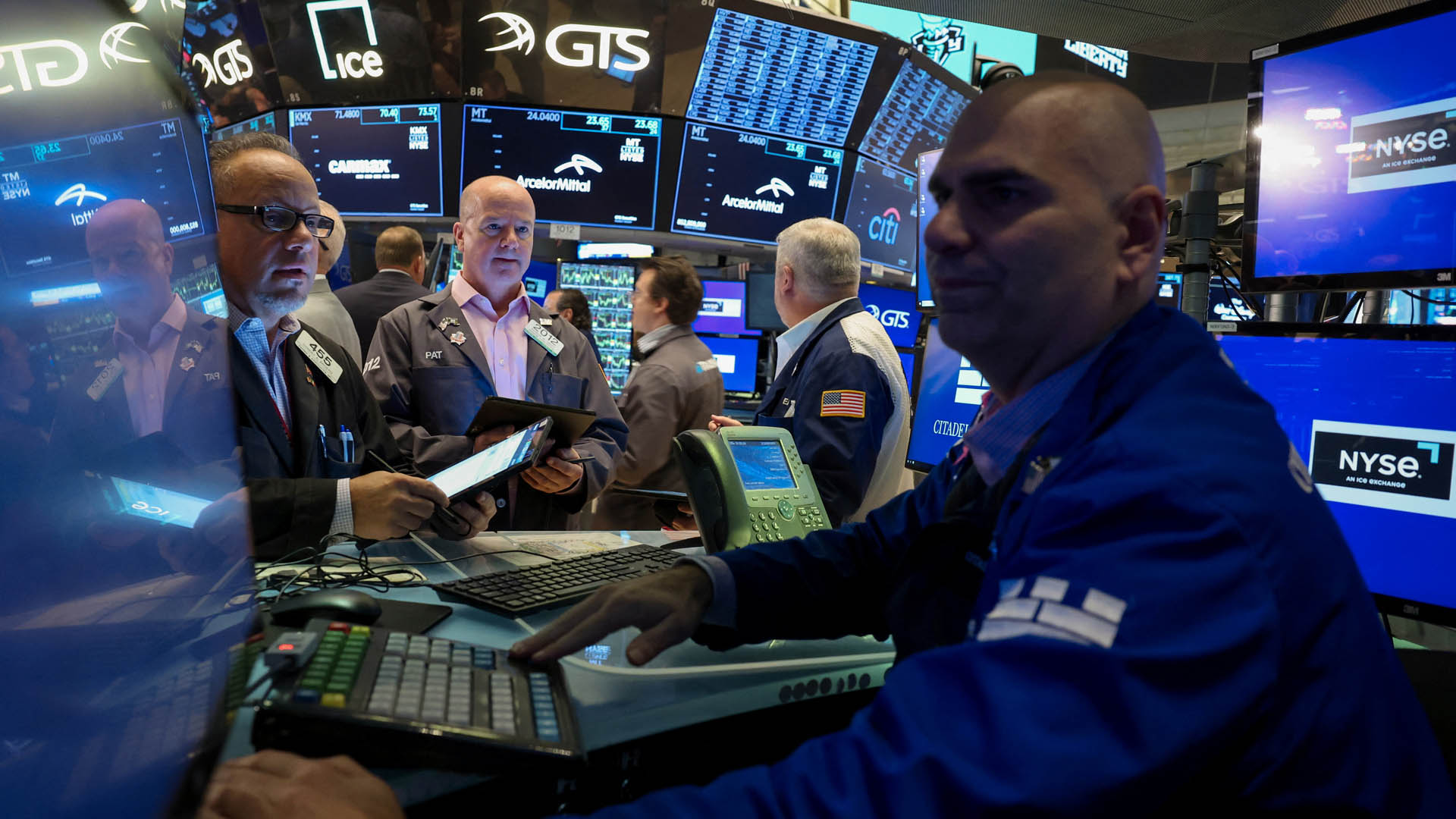 [3분증시] 뉴욕증시, 국채 금리 급등에 일제 하락…<em class='find'테슬라</em 시외서 10% 급등