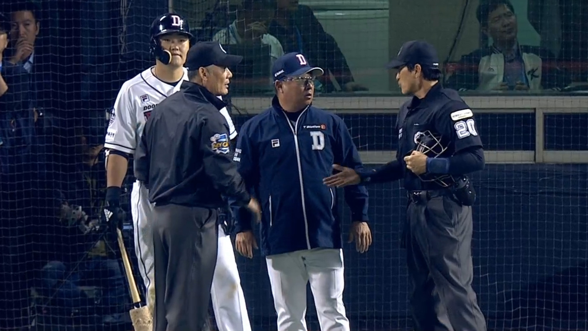 [온라인카지노 커뮤니티 벳무브야구] 말 많았던 3피트 규정 손질…자동아웃 규정 폐지