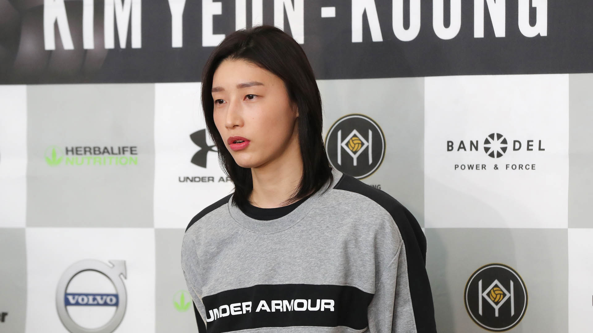 [프로배구] 김연경, 터키로 출국…"메이저카지노사이트·올림픽 모두 최선"