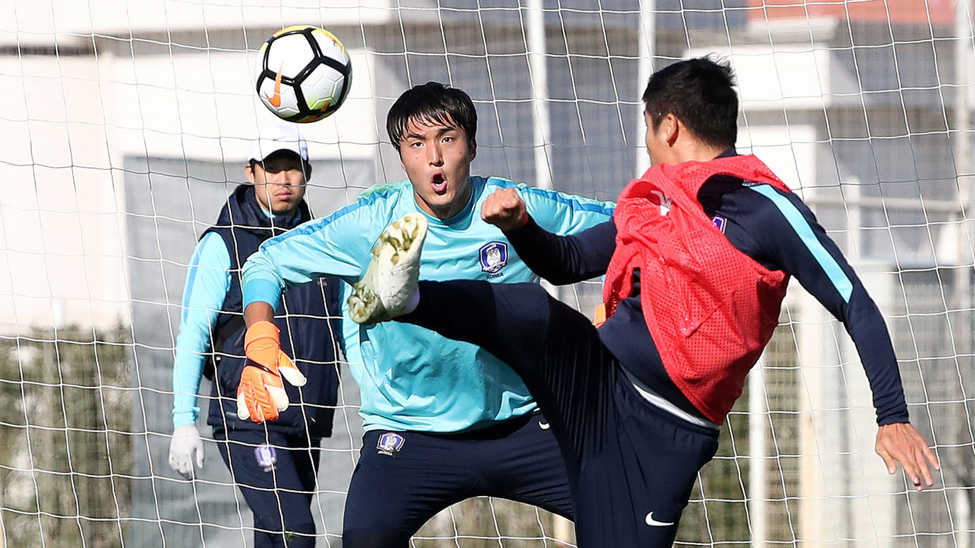 [프로축구] '황선홍 러브콜에'…2부리그로 내려 온 <em class='find'온라인카지노 커뮤니티 유니벳</em