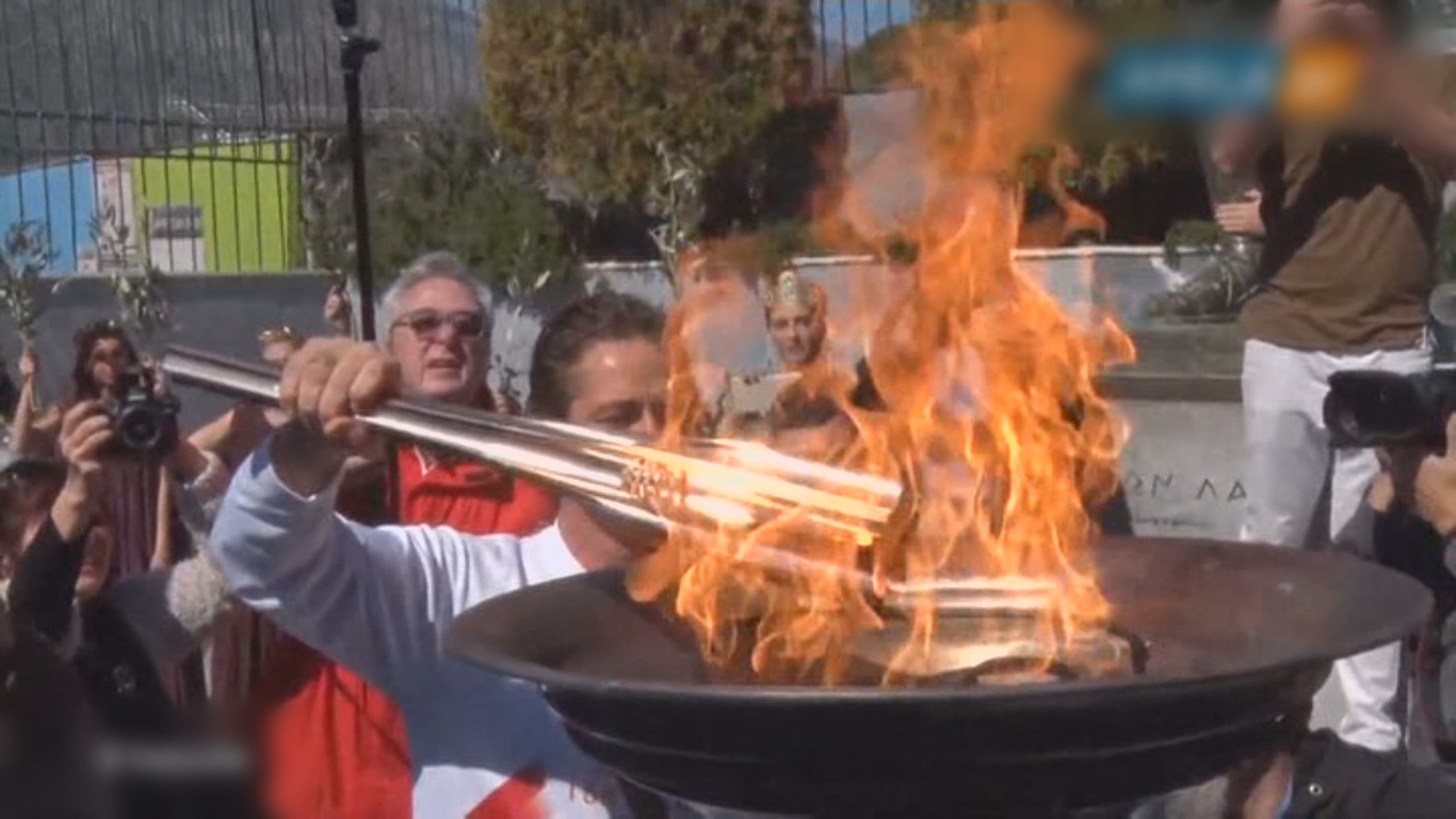 텅빈 올림픽 성지…성화 인수식도 파행