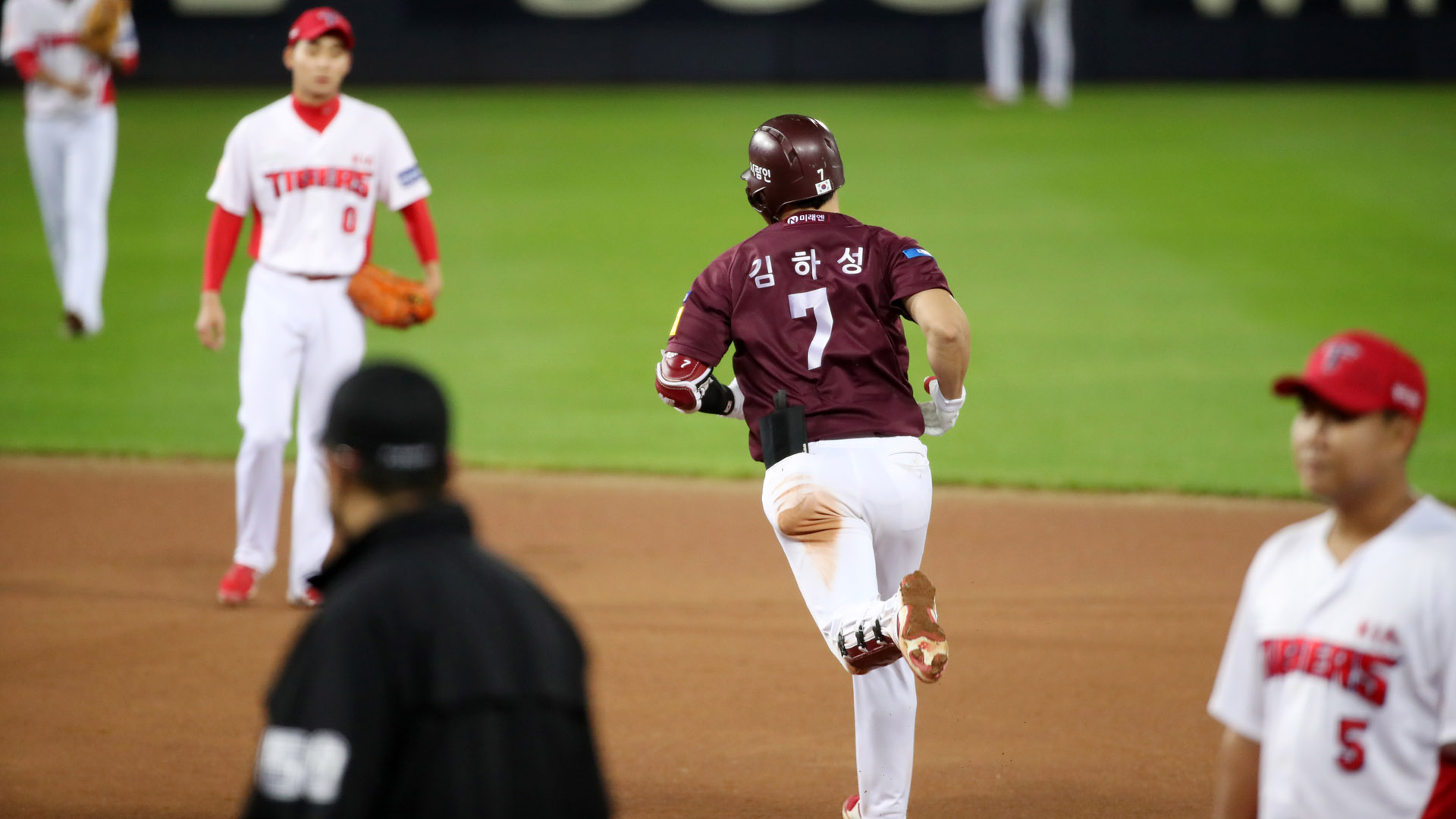 [프로야구] 백발백중 김하성의 발…시즌 첫 <em class='find'20</em-20클럽 가입