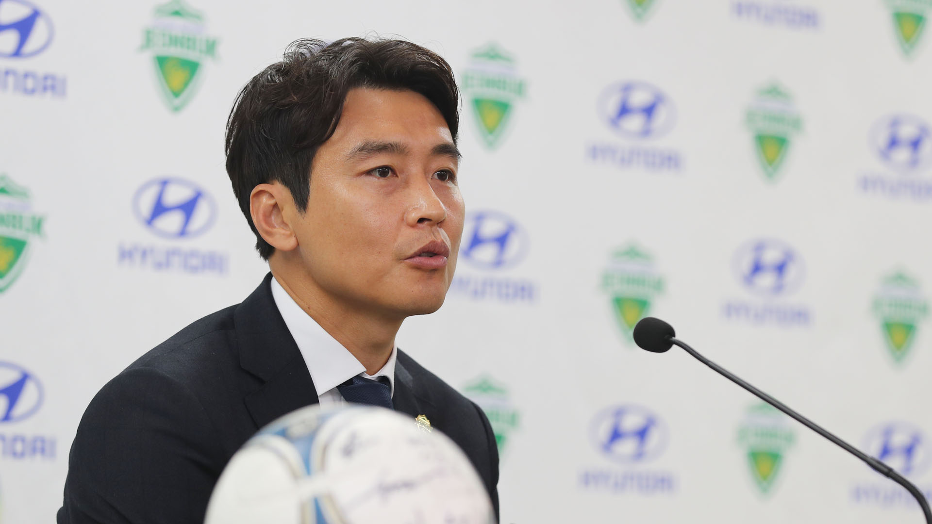 [<em class='find'온라인카지노 슬롯</em] 23년 누빈 그라운드 떠나는 '라이온킹' 이동국