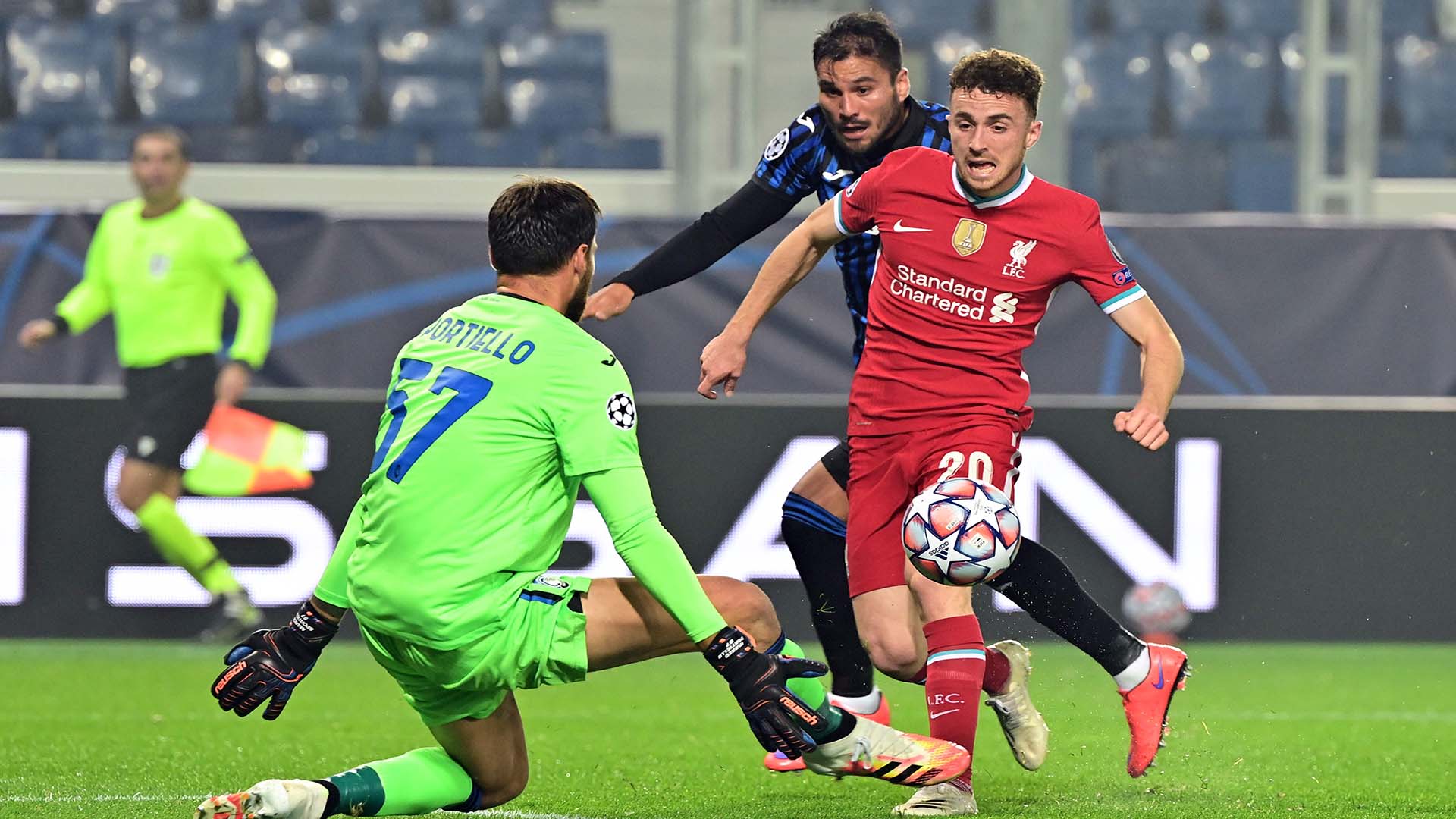 [해외축구] 리버풀, 아탈란타에 대승…조타 '해트트릭'