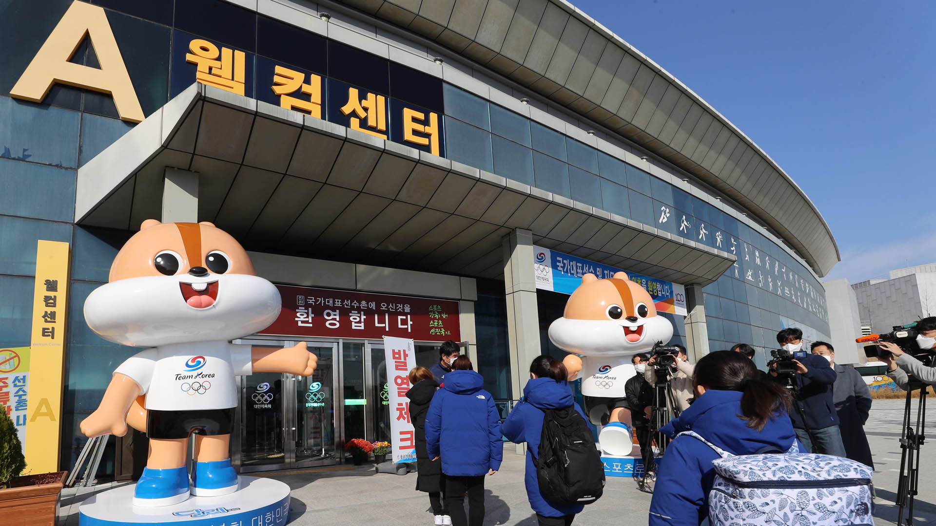 '코로나 뚫고' 국가온라인카지노 벌금 유니88벳 <em class='find'선수촌</em, 8개월 만에 문 열었다