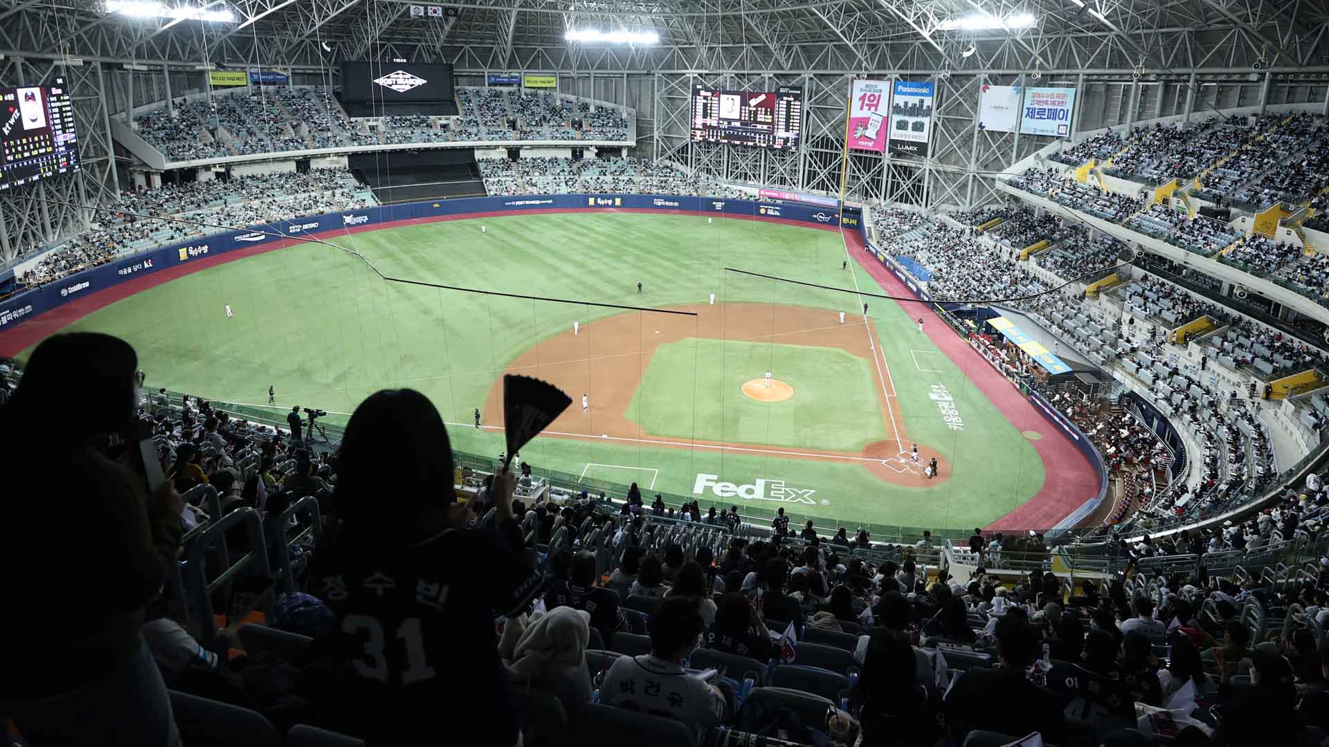 스포츠 관중 다시 30%로…KS 재예매에 허탈