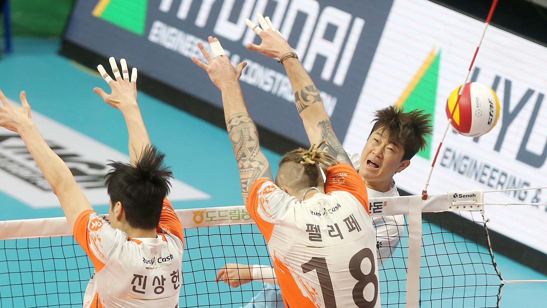 [온라인카지노 순위배구] 나경복 복귀한 우리카드, 온라인카지노 순위금융그룹 잡고 4위 점프