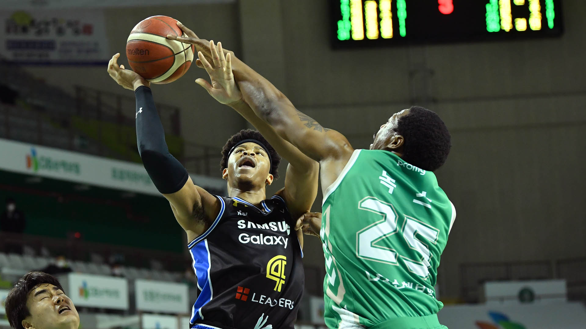 '힉스 결승 자유투' 삼성, <em class='find'한국어 온라인 카지노</em 꺾고 4연승