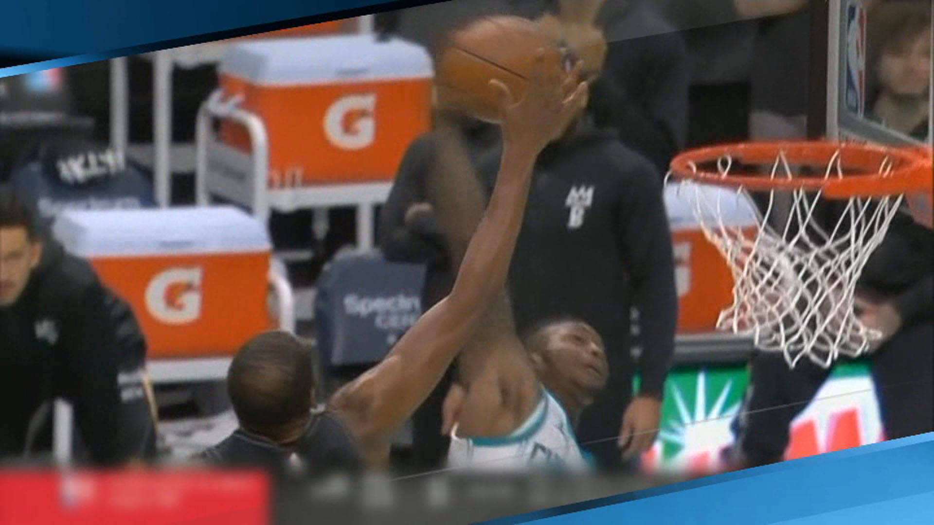 [해외 온라인카지노 벳위즈영상] 테리 로지어의 파워 덩크