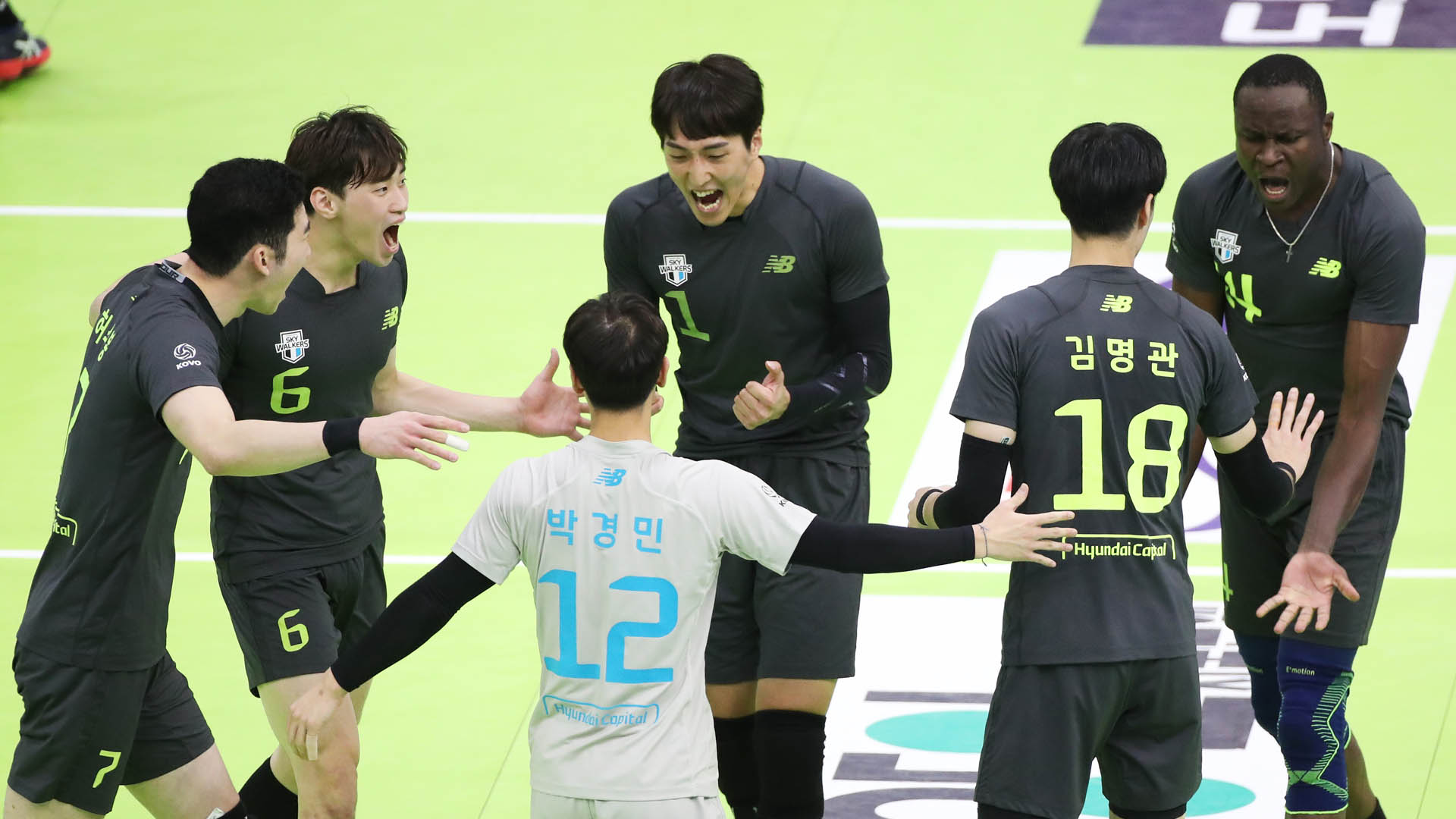 "감 잡았다" 현대캐피탈…대한항공 이기고 2연승