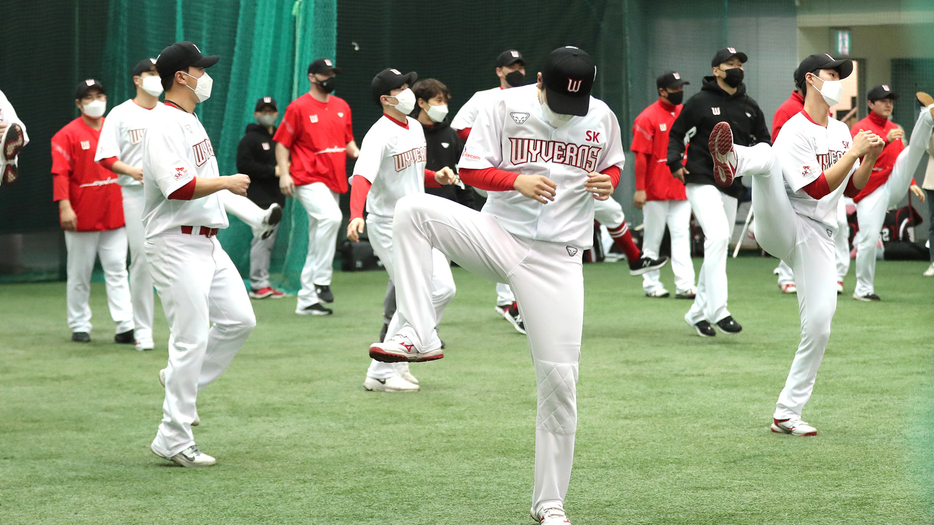 "옛 유니폼 추억으로"…SK로 치르는 마지막 캠프