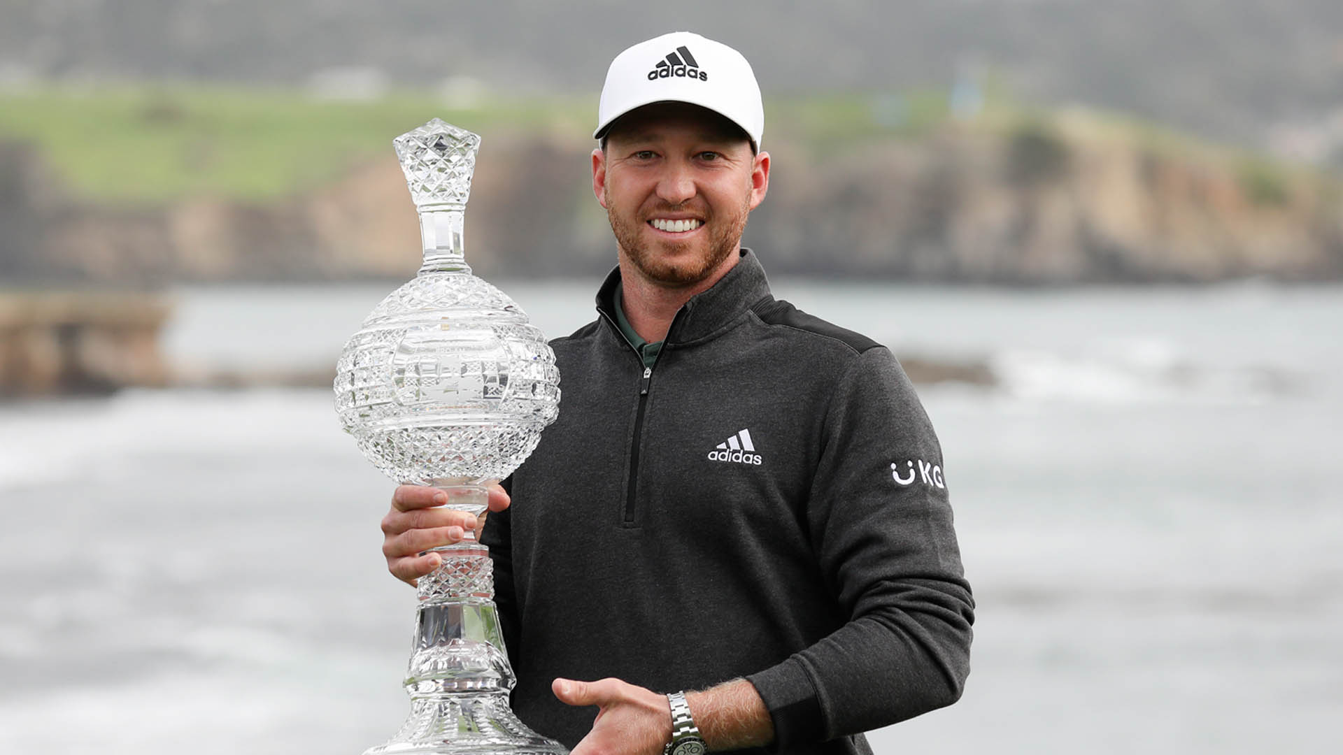 [해외스포츠] '18번홀 이글' 버거, PGA AT&T 페블비치 프로암 우승 外