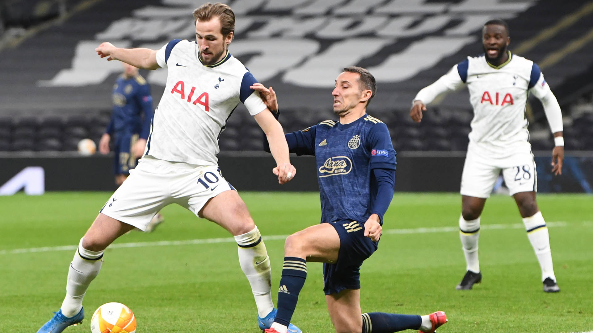 '케인 2골' 토트넘, 자그레브에 2-0승…손흥민 64분 활약