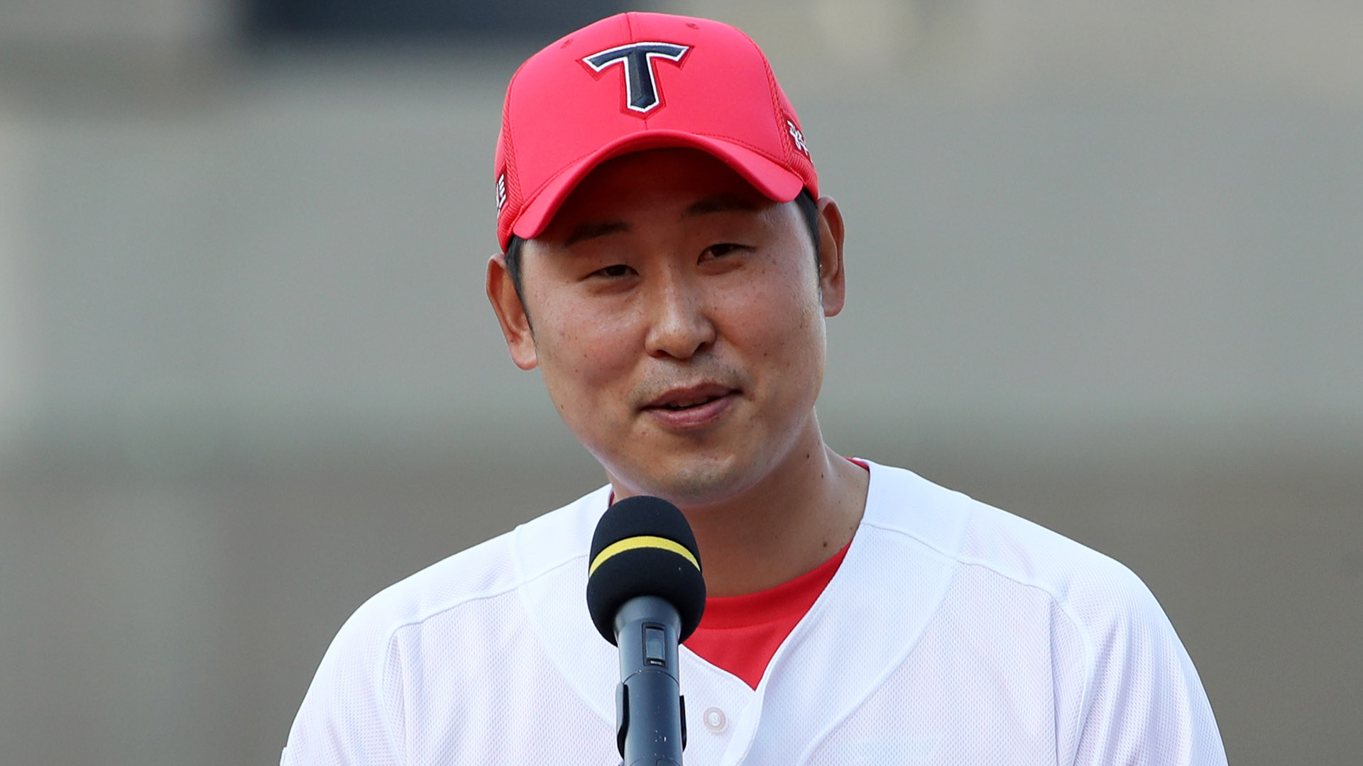 뒤늦게 마운드와 작별한 타이거즈 우완 에이스