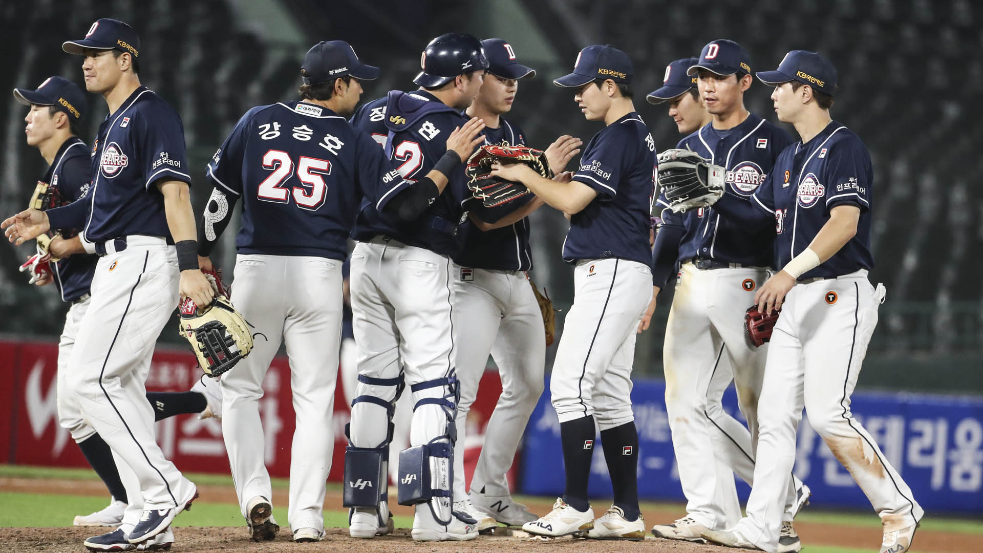 '홈런 퍼레이드' 라이브카지노, 롯데와의 타격전 승리
