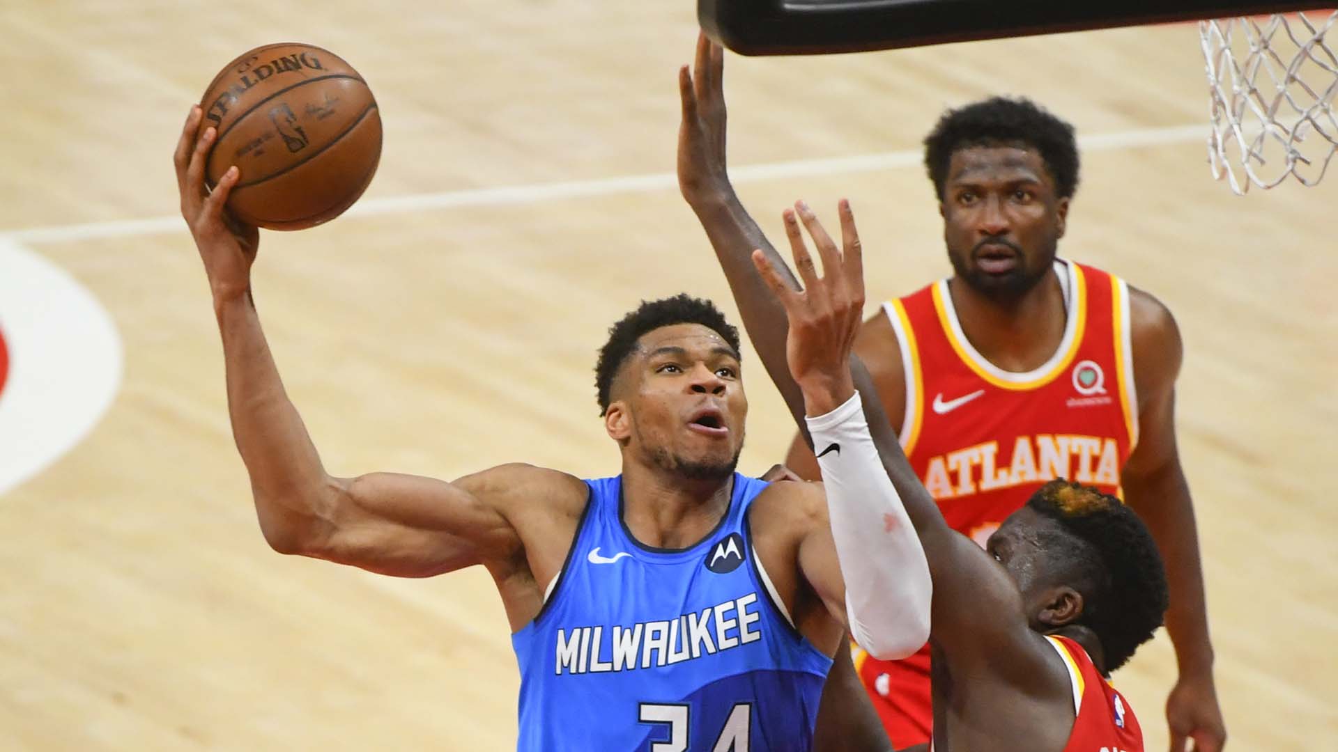 [미 프로농구] '4쿼터 20점' 미들턴…밀워키, 애틀랜타에 2승1패