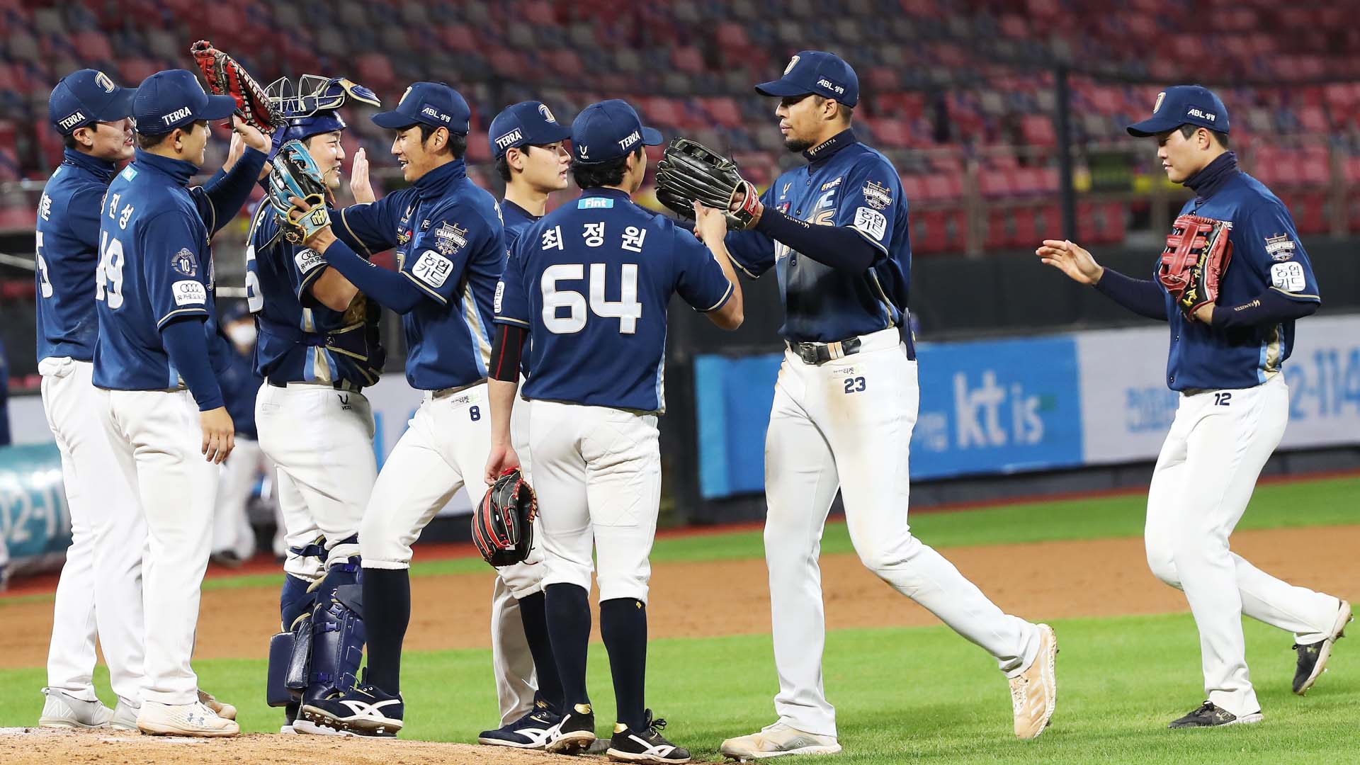 벼랑 끝 NC, KT 잡고 가을야구 희망 살렸다