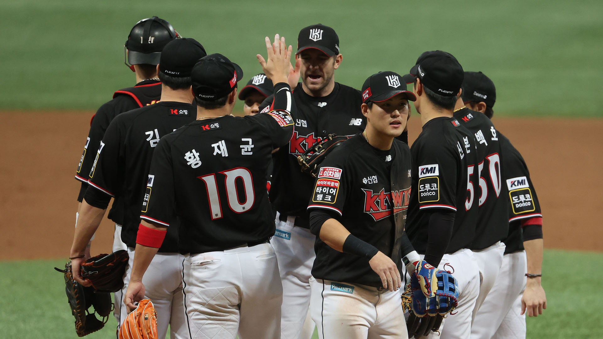 19년 기다린 박경수의 가을…100% 확률 잡은 kt