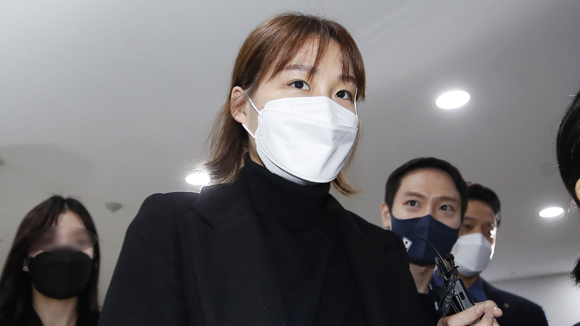 사과한 조송화, 진상 규명 경고도…기업은행은 대응 예고