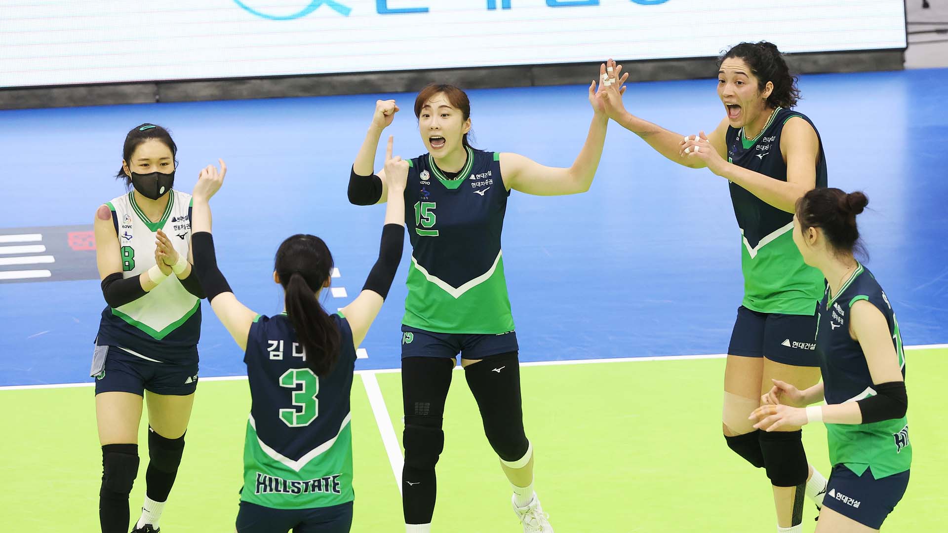 이겼지만 1위는 아직…현대건설, 도로공사에 설욕