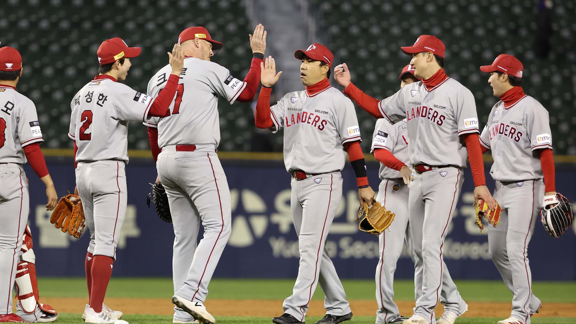 패배 모르는 SSG…개막 최다 10연승 타이