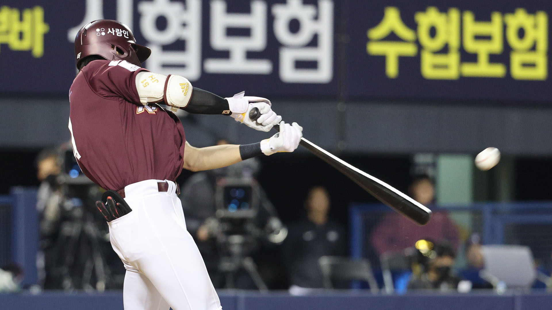 타선 폭발한 키움…이정후, 최소경기 900안타