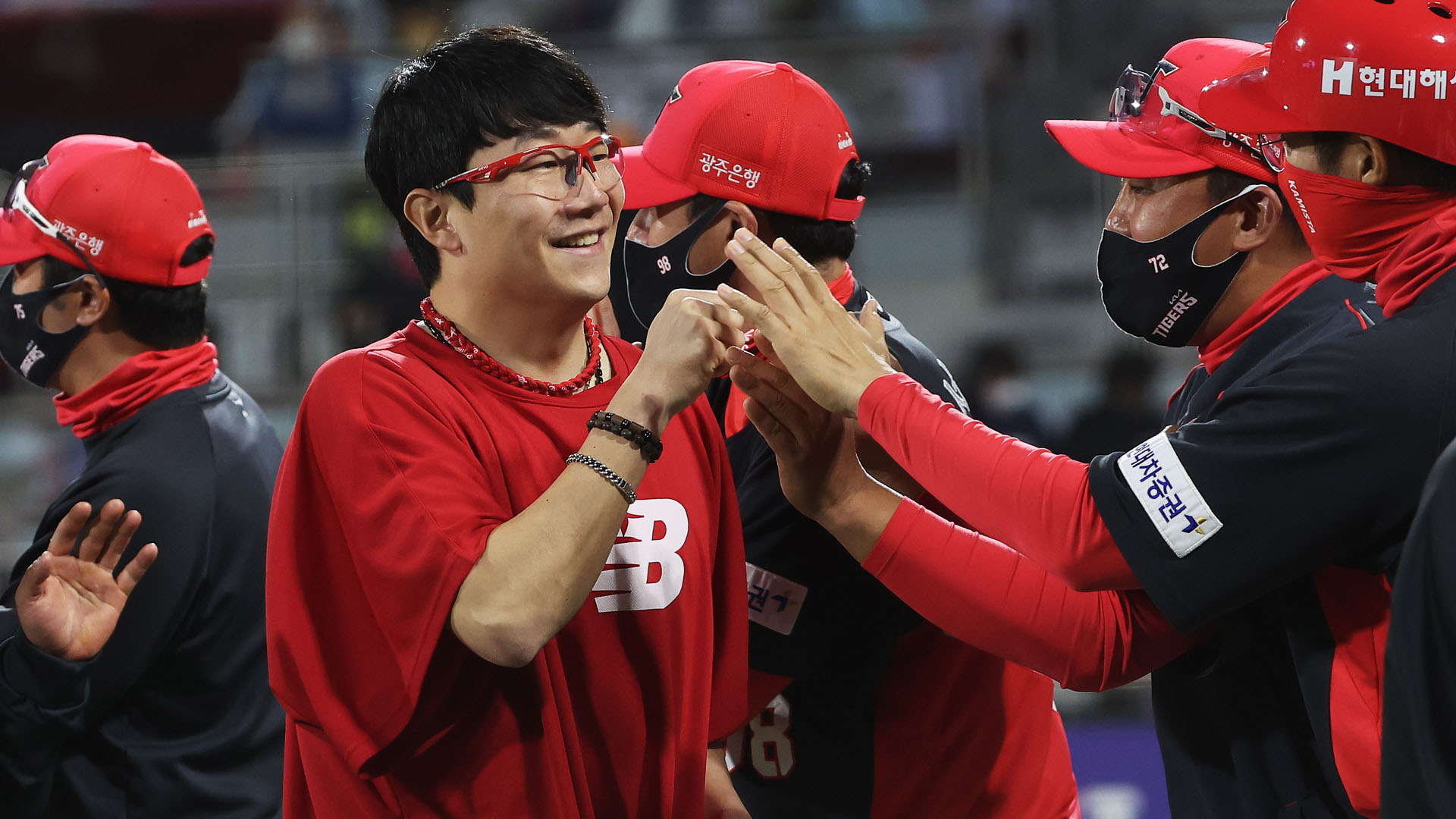 양현종 시즌 첫 승…역대 3번째 1700K 달성