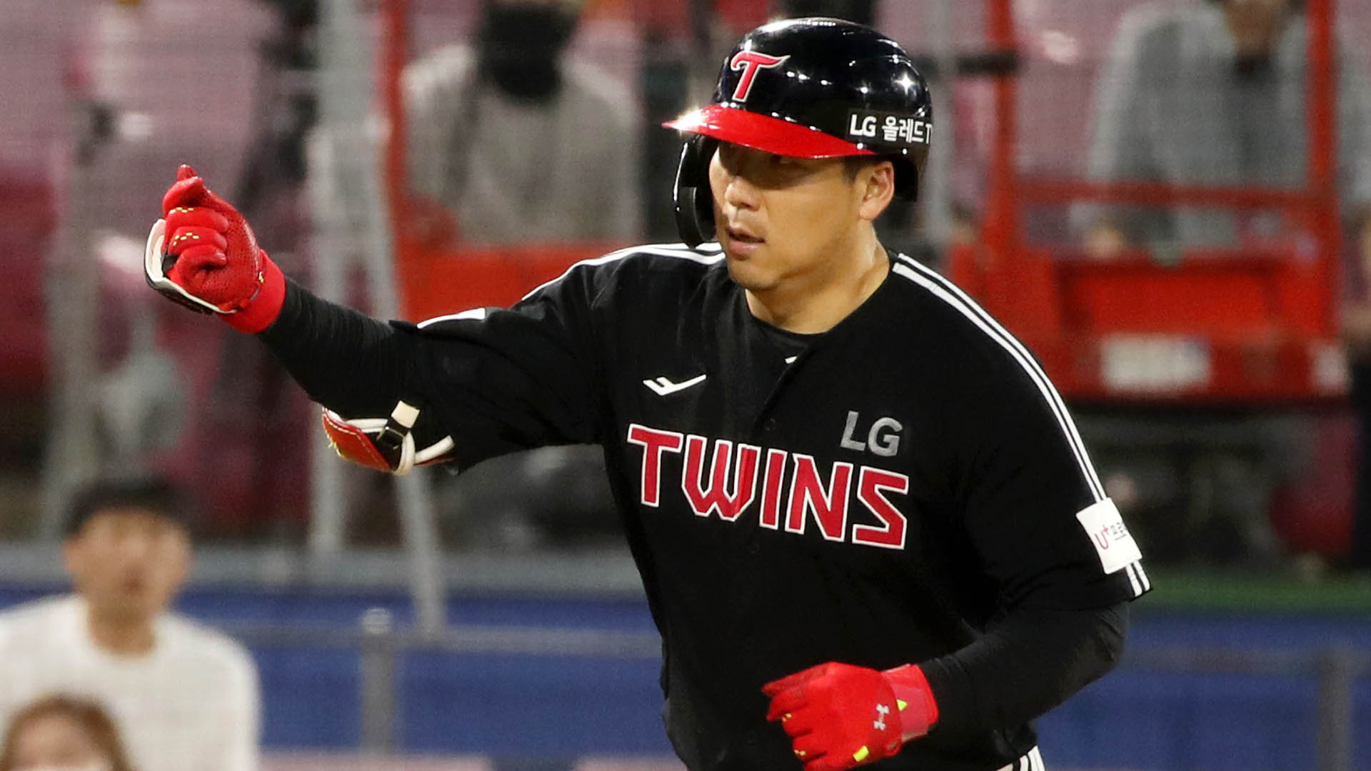 김현수 역전 스리런…홈런 화력쇼 온라인카지노 불법 유니88가 웃었다