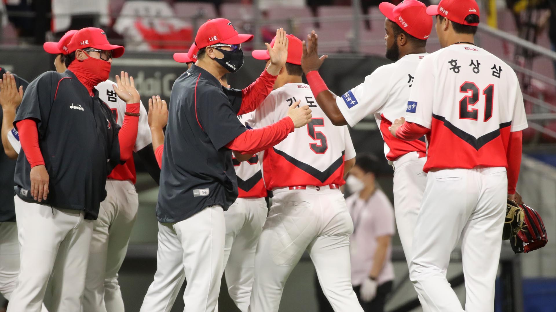 소크라테스 연타석포…온라인카지노 라이센스 벳엔드 3연패 탈출