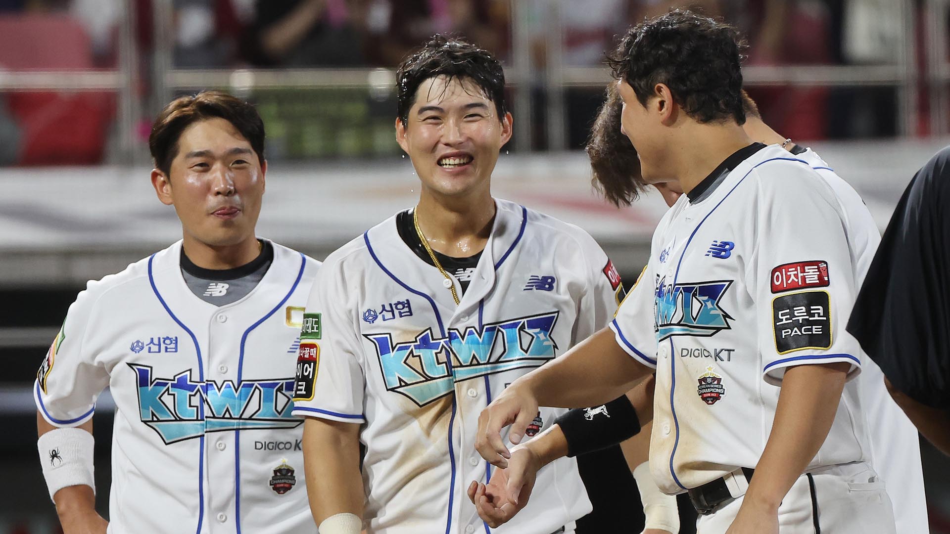 끝내주는 남자 배정대…카지노사이트, 키움 꺾고 '3위 보인다'