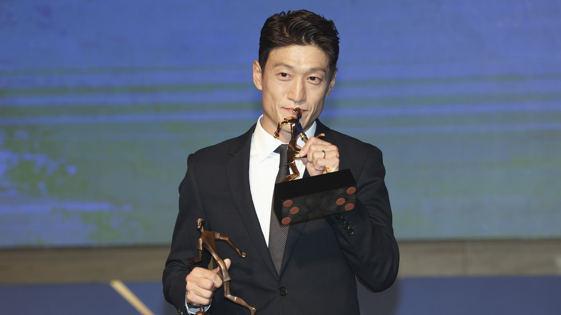 온라인 카지노 합법 사이트 이끈 '캡틴' 이청용…데뷔 16년만의 MVP