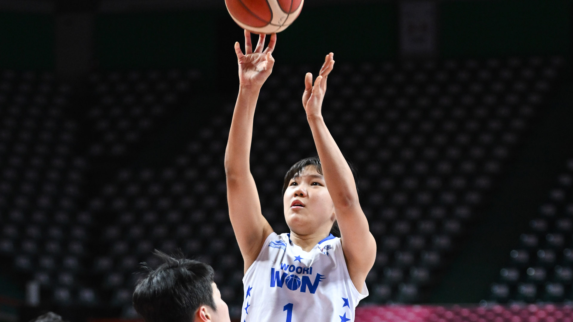 박지현 21득점…우리은행, BNK 꺾고 11연승