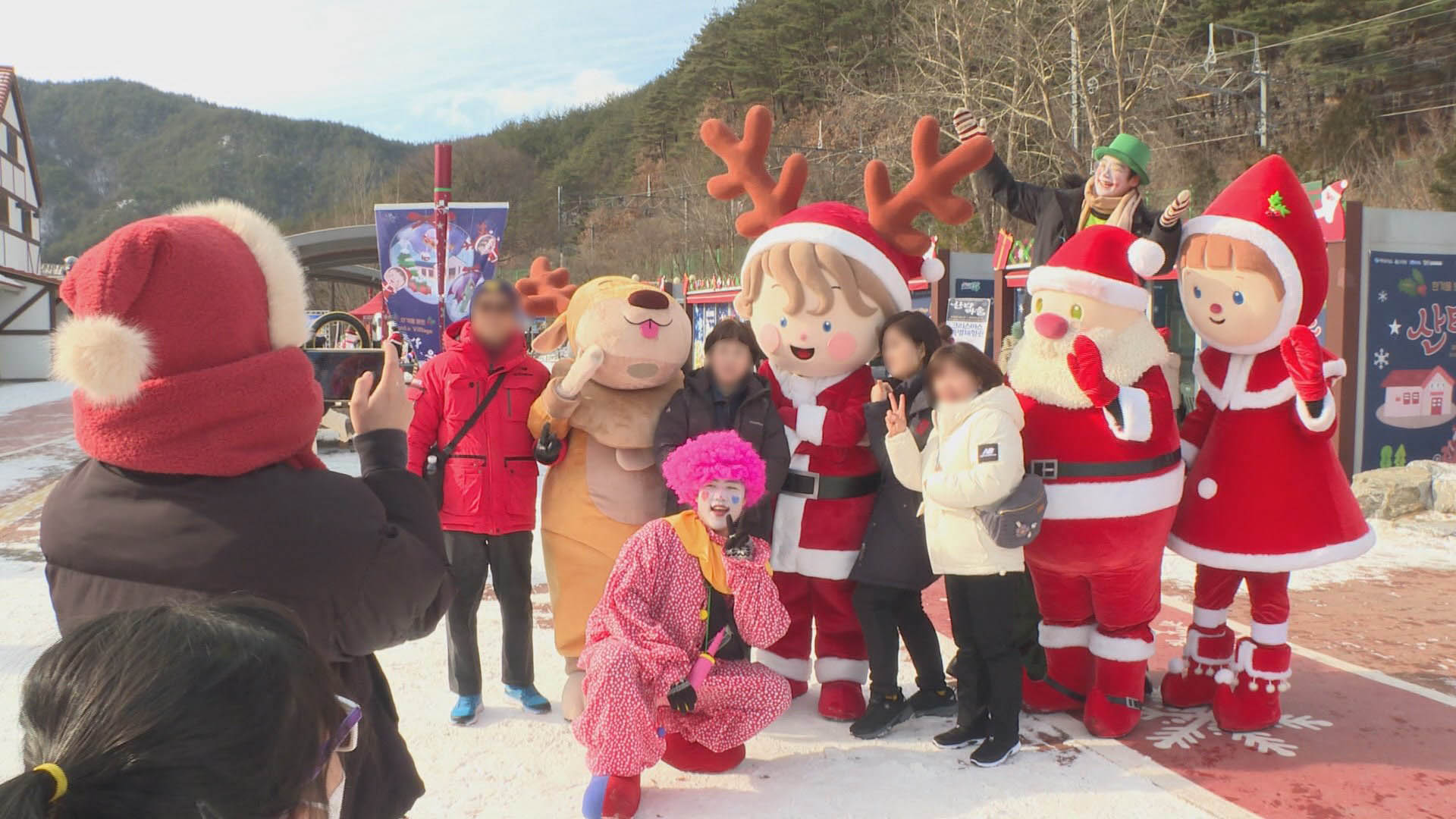 매일 매일 크리스마스…3년 만에 문 연 산타 마을