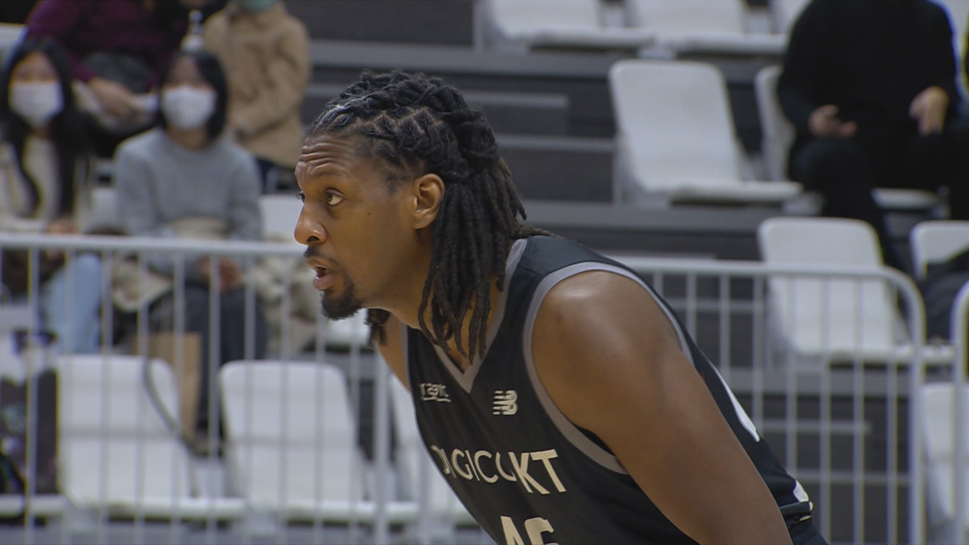 '존스 23점' KT, 한국가스공사 잡고 공동 6위