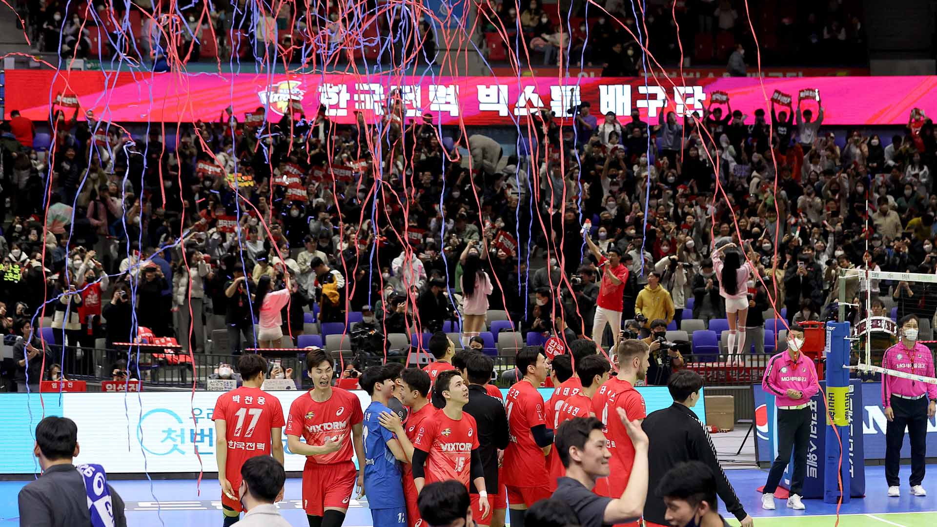 역전극 이끈 타이스…우리카드 이긴 한국전력 4위로