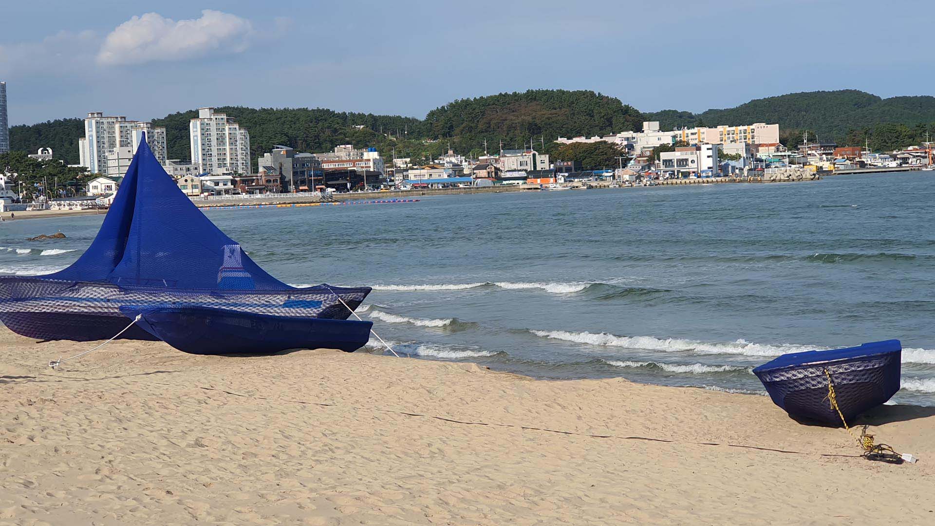 해수욕장에 설치된 미술관…2023 바다미술제 개막